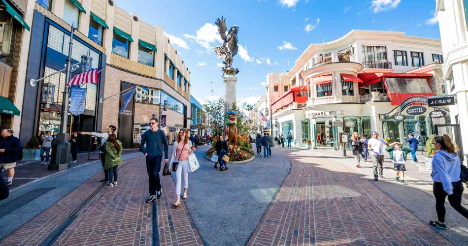 10 Best Places to Go Shopping in LA